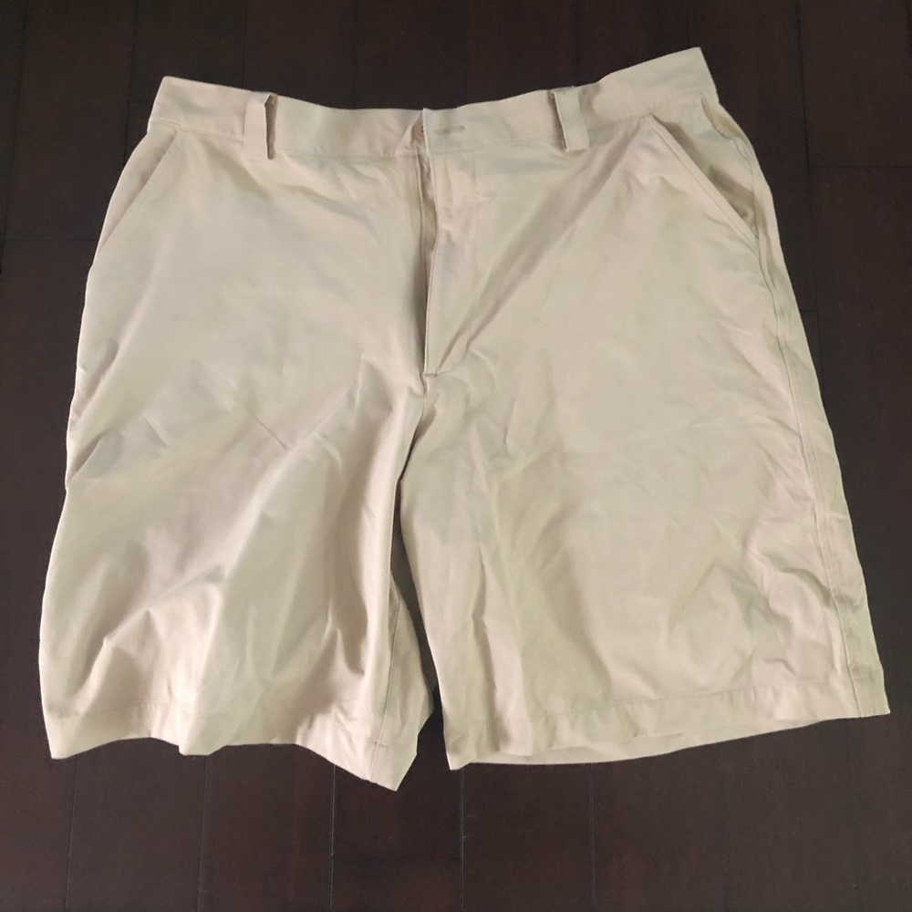 Under armour, golf shorts